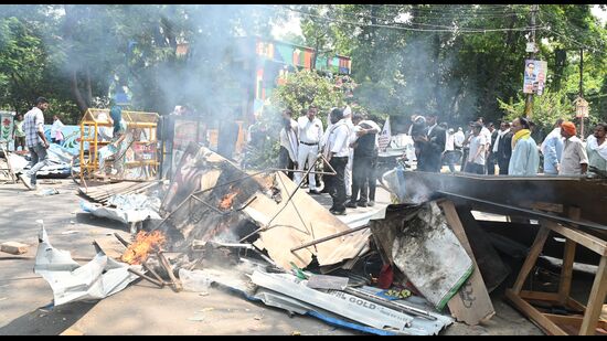 JCB demolishing advocate chambers in Prayagraj