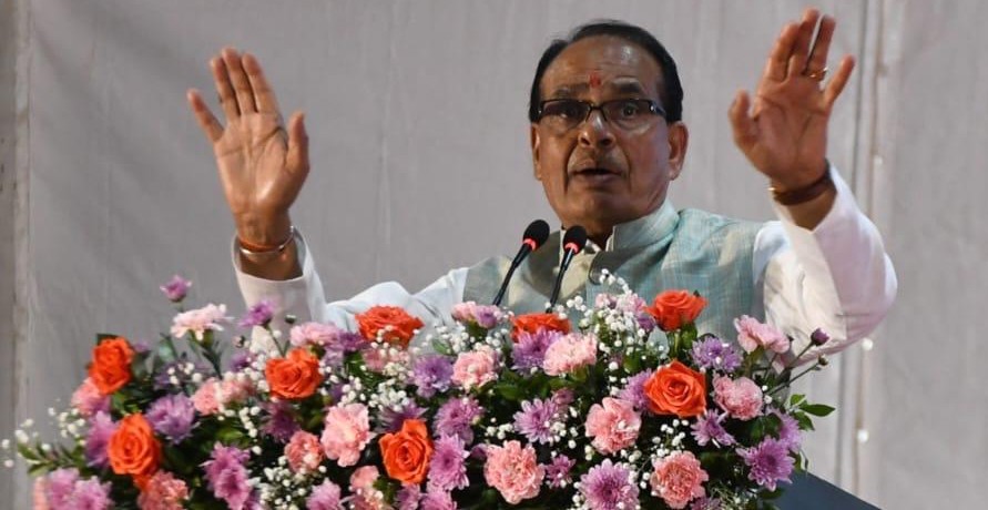 Shivraj Singh Chouhan addressing farmers in Telangana