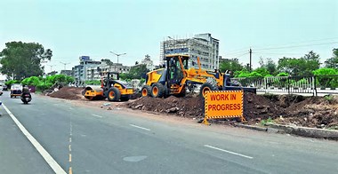 Infographic showing NHAI funding through ToT, InvIT, and securitisation.